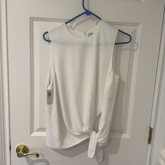 Babaton Tops - Babaton NWT Size M White Tank tie in front host pick